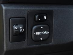 https://www.autoroyal.es/media/com_expautospro/images/big/turismos_todo_terrenos_y_furgonetas_toyota_yaris_62740fb539e37.JPG