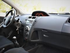 https://www.autoroyal.es/media/com_expautospro/images/big/turismos_todo_terrenos_y_furgonetas_toyota_yaris_62740fb899f2e.JPG