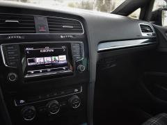 https://www.autoroyal.es/media/com_expautospro/images/big/turismos_todo_terrenos_y_furgonetas_volkswagen_golf_60412454a815d.JPG