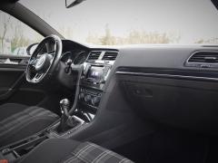 https://www.autoroyal.es/media/com_expautospro/images/big/turismos_todo_terrenos_y_furgonetas_volkswagen_golf_60412457beb72.JPG