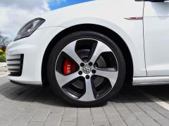 https://www.autoroyal.es/media/com_expautospro/images/big/turismos_todo_terrenos_y_furgonetas_volkswagen_golf_6603060703f40.JPG