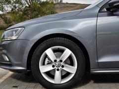 https://www.autoroyal.es/media/com_expautospro/images/big/turismos_todo_terrenos_y_furgonetas_volkswagen_jetta_6172856b0ebae.JPG