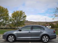 https://www.autoroyal.es/media/com_expautospro/images/big/turismos_todo_terrenos_y_furgonetas_volkswagen_jetta_61728571b2d9b.JPG