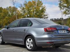 https://www.autoroyal.es/media/com_expautospro/images/big/turismos_todo_terrenos_y_furgonetas_volkswagen_jetta_6172858137fae.JPG