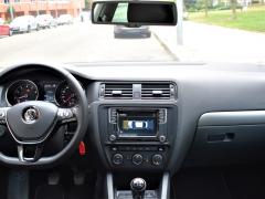 https://www.autoroyal.es/media/com_expautospro/images/big/turismos_todo_terrenos_y_furgonetas_volkswagen_jetta_617285cbca852.JPG