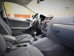 https://www.autoroyal.es/media/com_expautospro/images/big/turismos_todo_terrenos_y_furgonetas_volkswagen_jetta_617285f236224.JPG
