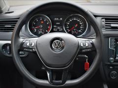 https://www.autoroyal.es/media/com_expautospro/images/big/turismos_todo_terrenos_y_furgonetas_volkswagen_jetta_617285fc072fe.JPG