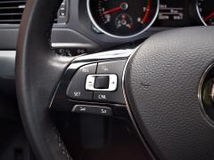 https://www.autoroyal.es/media/com_expautospro/images/big/turismos_todo_terrenos_y_furgonetas_volkswagen_jetta_617286175a5ee.JPG