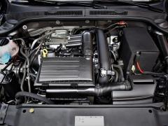 https://www.autoroyal.es/media/com_expautospro/images/big/turismos_todo_terrenos_y_furgonetas_volkswagen_jetta_617286e82b8fe.JPG