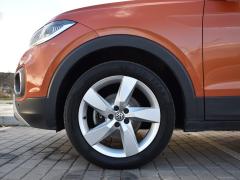 https://www.autoroyal.es/media/com_expautospro/images/big/turismos_todo_terrenos_y_furgonetas_volkswagen_t_cross_675db1686a966.JPG