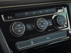 https://www.autoroyal.es/media/com_expautospro/images/big/turismos_todo_terrenos_y_furgonetas_volkswagen_touran_61d867dfd3215.jpg