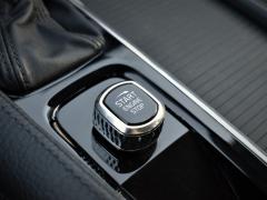 https://www.autoroyal.es/media/com_expautospro/images/big/turismos_todo_terrenos_y_furgonetas_volvo_s90_63c6d3c1d9486.JPG