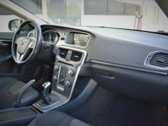 https://www.autoroyal.es/media/com_expautospro/images/big/turismos_todo_terrenos_y_furgonetas_volvo_v40_645935de6b16a.JPG