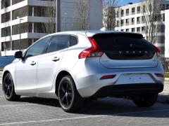 https://www.autoroyal.es/media/com_expautospro/images/big/turismos_todo_terrenos_y_furgonetas_volvo_v40_65bd327fcd7a3.JPG