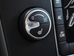 https://www.autoroyal.es/media/com_expautospro/images/big/turismos_todo_terrenos_y_furgonetas_volvo_v40_65bd328eb1869.JPG