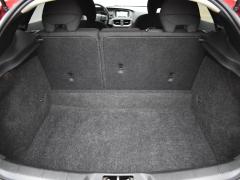 https://www.autoroyal.es/media/com_expautospro/images/big/turismos_todo_terrenos_y_furgonetas_volvo_v40_677d4e2c0e85a.JPG