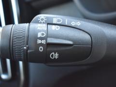 https://www.autoroyal.es/media/com_expautospro/images/big/turismos_todo_terrenos_y_furgonetas_volvo_xc40_6a0de73c17d0c.JPG