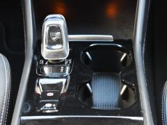 https://www.autoroyal.es/media/com_expautospro/images/big/turismos_todo_terrenos_y_furgonetas_volvo_xc40_6a0de73e045a2.JPG