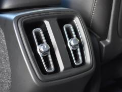 https://www.autoroyal.es/media/com_expautospro/images/big/turismos_todo_terrenos_y_furgonetas_volvo_xc40_6a0de7415624a.JPG